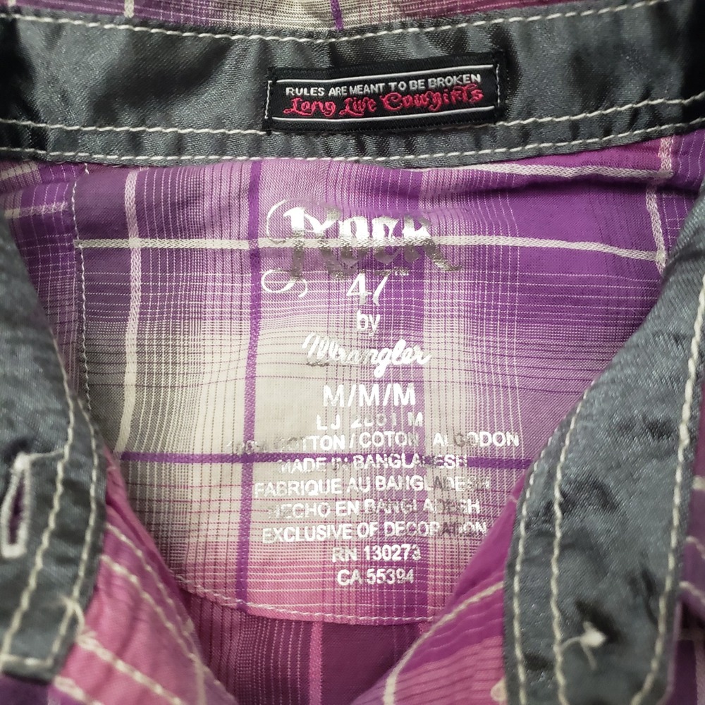 Wrangler Rock 47 Top Womens Medium Purple Western Plaid Pearl Snap Short Sleeve - Picture 4 of 8